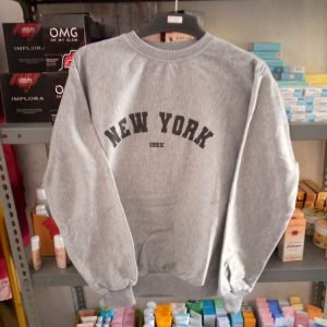 ini adalah Sweater New Abu, size: Panjang 60cm, LD 90cm, material: Fleece, color: grey, brand: Jaketindonesia, age_group: teen, gender: unisex