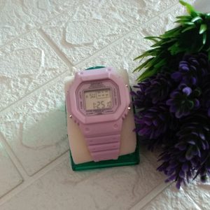 ini adalah Jam Rubber Digital Ungu, size: diameter 3.8 cm, material: rubber, color: purple, brand: jamtanganindonesia, age_group: all ages, gender: unisex