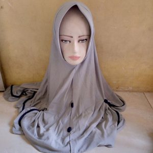 ini adalah Jilbab Sabrika Kancing Abu, size: 75 cm, material: Jersey, color: grey, brand: Jilbabwanitaindonesia, age_group: all ages, gender: female