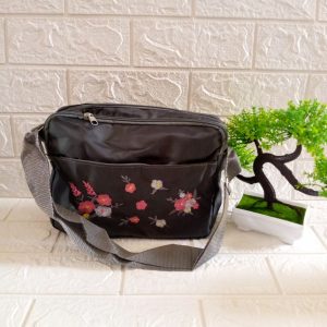 ini adalah Tas Keli Abu, size: 20 cm x 15 cm, material: Mikro, color: dark grey, brand: tasbahuindonesia, age_group: all ages, gender: female