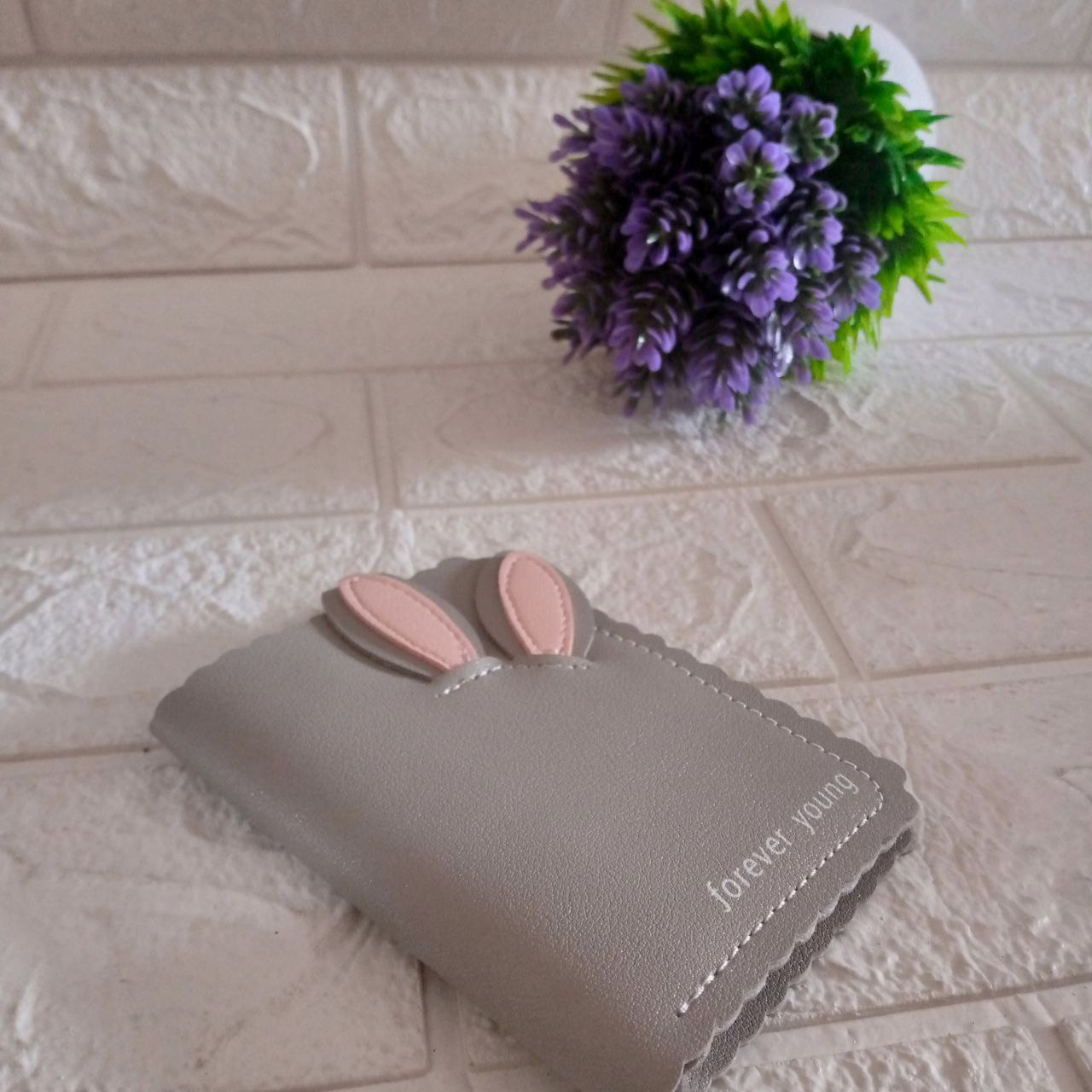 ini adalah Dompet Renda Kelinci Abu, size: Mini, material: sintetis, color: grey, brand: Dompetindonesia, age_group: all ages, gender: female