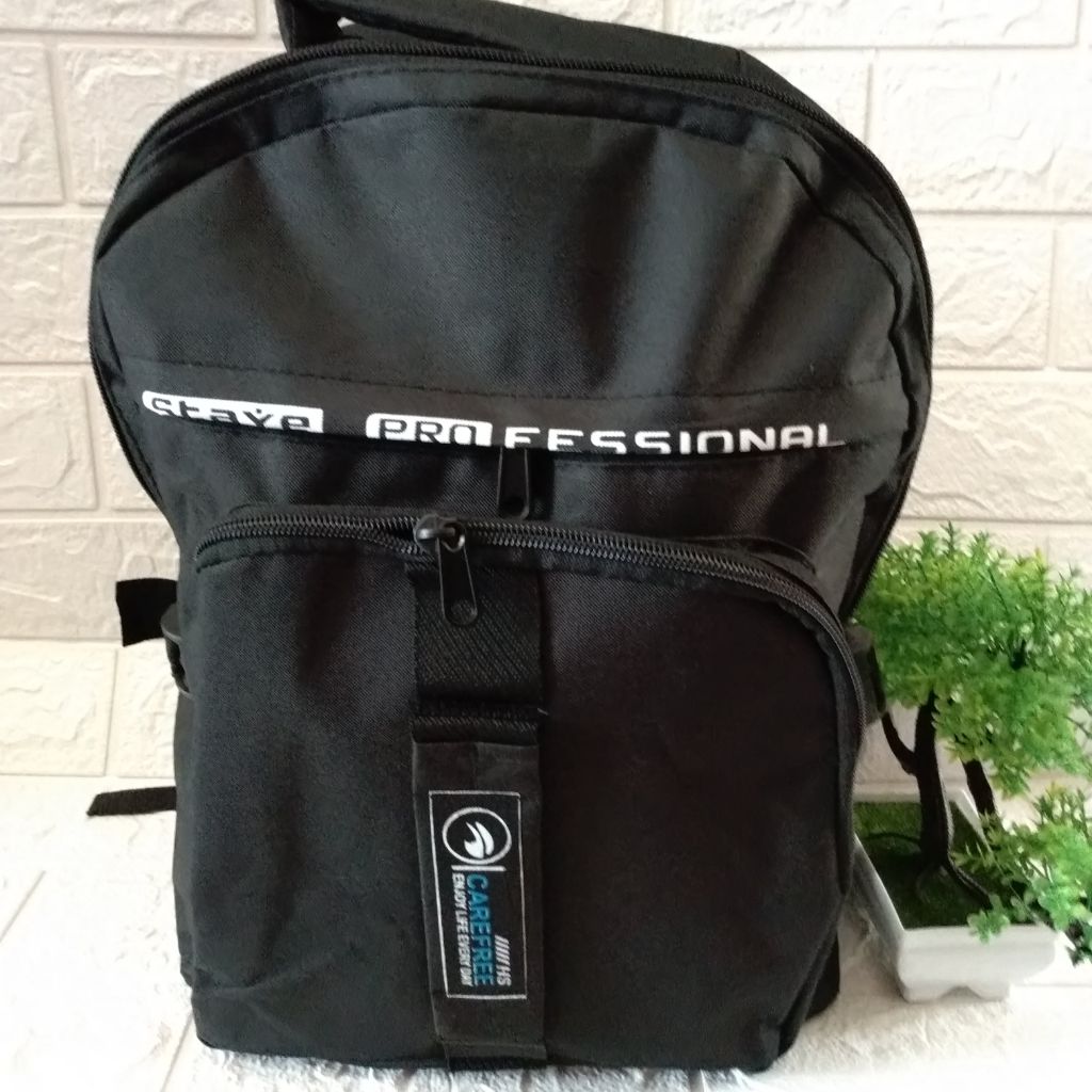 ini adalah Tas Jamas Hitam, size: 40 cm x 30 cm, material: canvas, color: black, brand: tasranselindonesia, age_group: all ages, gender: unisex