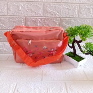 ini adalah Tas Keli Salem, size: 23 cm x 14 cm, material: Mikro, color: pink, brand: taselminiindonesia, age_group: all ages, gender: female