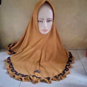 ini adalah Jilbab Rivani Mustard, size: 75 cm, material: Jersey, color: yellow, brand: Jilbabwanitaindonesia, age_group: all ages, gender: female