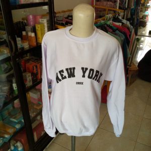 ini adalah Sweater New Putih, size: LD 90cm, Panjang 60cm, material: Fleece, color: white, brand: jaketindonesia, age_group: all ages, gender: unisex