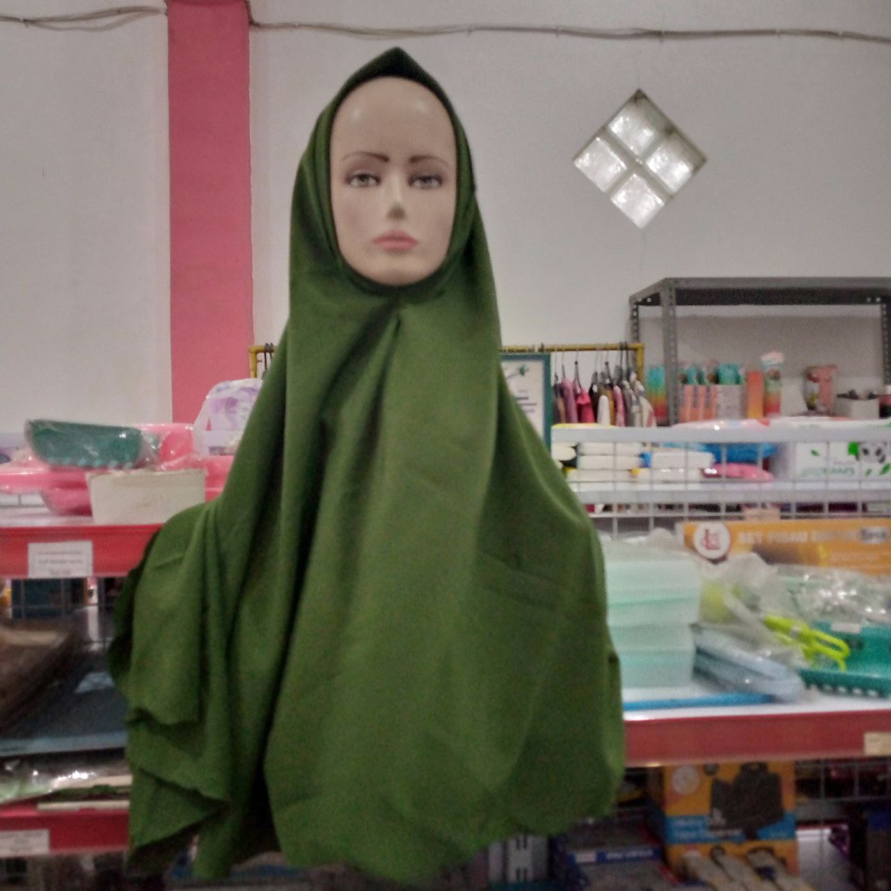 ini adalah Khimar Pad Jumbo Army, size: 70cmx100cm, material: wolfis, color: green army, brand: Jilbabkhimarindonesia, age_group: all ages, gender: female
