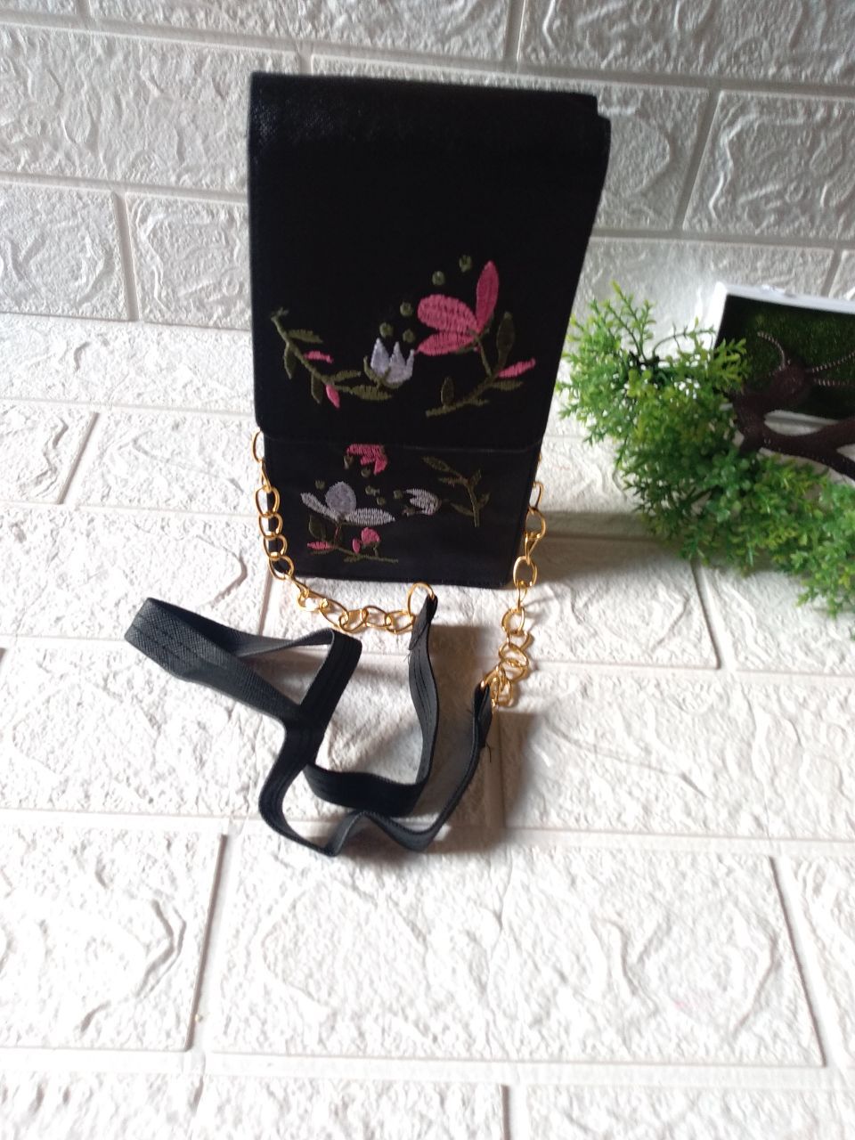 Tasel Bordir Dila Hitam