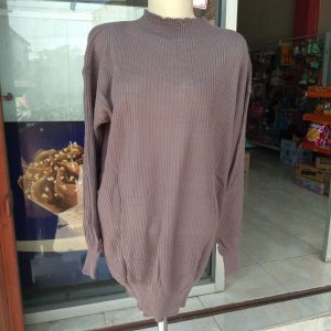 ini adalah Bayoneta Sweater Burgundy, size: LD 100 cm, material: wol, color: grey burgundy, brand: bayonetaviekltd, age_group: all ages, gender: female