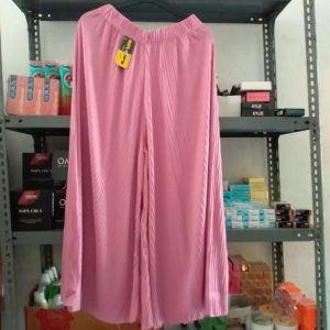 ini adalah Kulot Plisket Pink, size: panjang 94cm, material: Hyget, color: pink, brand: Kulotwanitaindonesia, age_group: all ages, gender: female