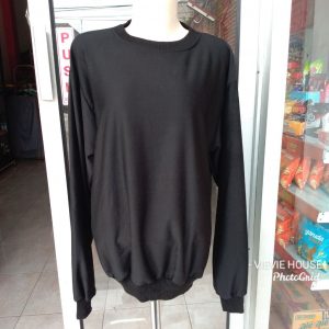 ini adalah Sweater Polos Hitam, size: LD 90cm, Panjang 60cm, material: Fleece, color: black, brand: sweaterkltdindonesia, age_group: all ages, gender: unisex