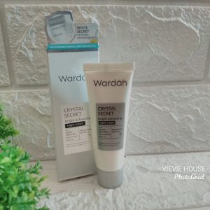 ini adalah Wardah Crystal Secret Night Cream 15ml, brand: Wardah, age_group: all ages, gender: female