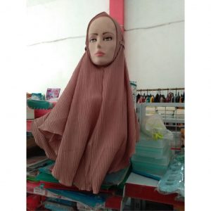 ini adalah Bergo Plisket Mocca, size: depan 65cmx belakang 75 cm, material: Cotton diamond, color: mocca, brand: Jilbabplisketkltd, age_group: all ages, gender: female