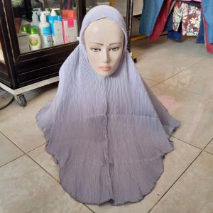 ini adalah Bergo Plisket Silver, size: depan 65cmx belakang 75 cm, material: Cotton diamond, color: grey, brand: Jilbabplisketkltd, age_group: all ages, gender: female