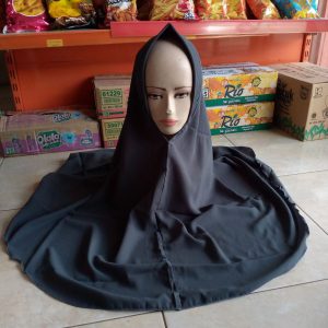 ini adalah Khimar Pad Jumbo Abu Tua, size: 75cmx100cm, material: wolfis, color: darkgrey, brand: khimrjumbokltd, age_group: all ages, gender: female