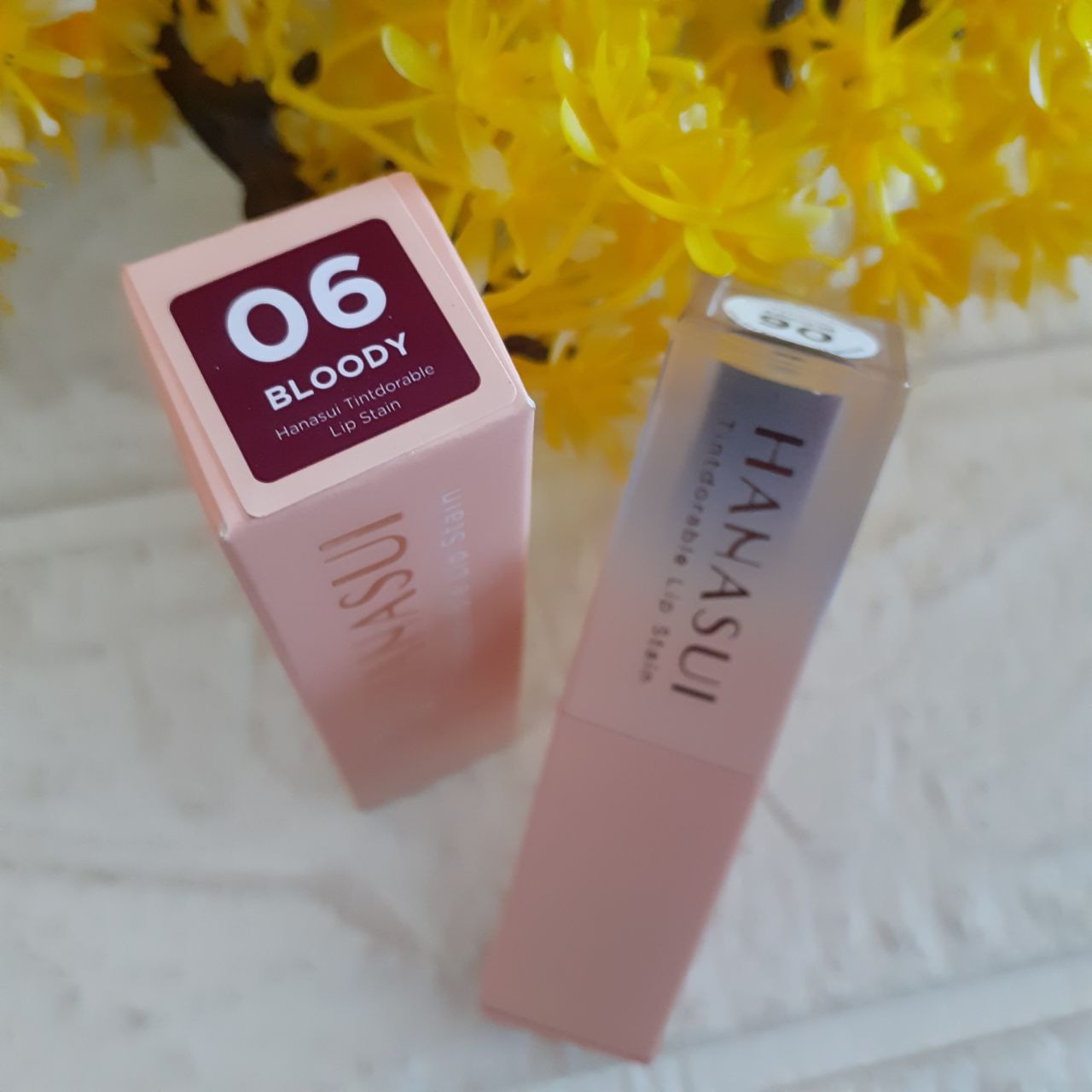 ini adalah Hanasui Liptint 06 Bloody, brand: hanasui, age_group: all ages, gender: female