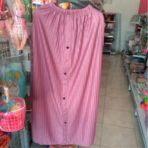 ini adalah Rok Plisket Kancing Lavender, size: Long 97cm, material: Jersey, color: purple lavender, brand: rokplisketkalitidu, age_group: all ages, gender: female