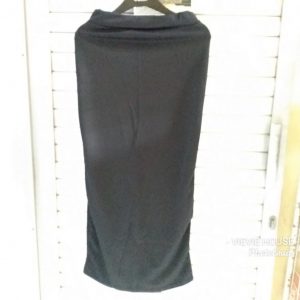 ini adalah Rok Span Hitam, size: Long 90cm, material: scuba, color: black, brand: rokspankalitidu, age_group: all ages, gender: female