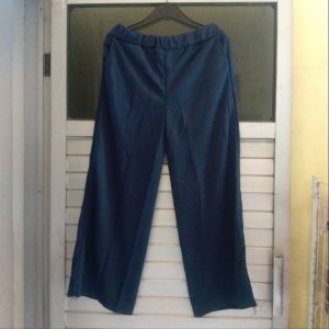 ini adalah Kulot Doty Navy, size: panjang 90cm, material: scuba, color: nevy, brand: kulotdotykalitidu, age_group: all ages, gender: female