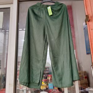 ini adalah Kulot Plisket Emerald, size: panjang 94cm, material: Hyget, color: green emerald, brand: Kulotwanitaindonesia, age_group: all ages, gender: female
