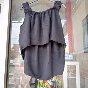 ini adalah Tank Top Outer Hitam, size: LD 108cm, material: twiscone, color: black, brand: outerkalitidu, age_group: all ages, gender: female