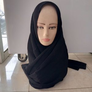 ini adalah Pasmina Plisket Hitam, size: 60 cm x 180 cm, material: Cotton Diamond, color: black, brand: pasminaplisketkltd, age_group: all ages, gender: female