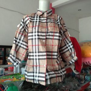 ini adalah Kemeja Kotak Cream, size: LD98cm, material: cotton, color: cream, brand: Bajuwanitaindonesia, age_group: all ages, gender: female