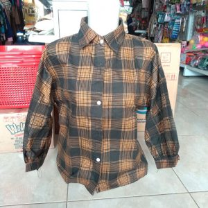 ini adalah Kemeja Kotak Hitam, size: LD98cm, material: cotton, color: black, brand: Bajuwanitaindonesia, age_group: all ages, gender: female
