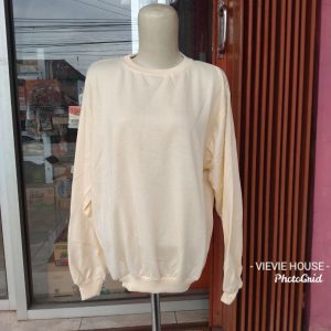 ini adalah Sweater Polos Cream, size: LD 100cm, Panjang 65cm, material: Fleece, color: cream, brand: sweaterkltdindonesia, age_group: all ages, gender: unisex