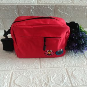 ini adalah Tas Rara Merah, size: 24cmx 21cm, material: Canvas, color: red, brand: tasrarakalitidu, age_group: all ages, gender: female