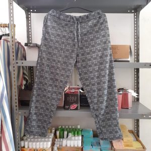 ini adalah Celana Doty Kotak Jumbo Abu Muda, size: panjang 91cm, material: scuba, color: Grey, brand: dotykotakjumbokalitidu, age_group: all ages, gender: female