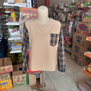 ini adalah Blouse Lova Cream Kotak Hitam, size: LD100cm, material: cotton, color: cream, brand: blouselovakalitidu, age_group: all ages, gender: female