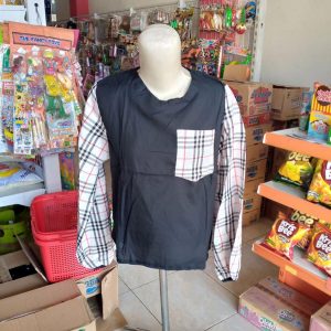 ini adalah Blouse Lova Hitam Kotak Putih, size: LD100cm, material: cotton, color: black, brand: blouselovakalitidu, age_group: all ages, gender: female