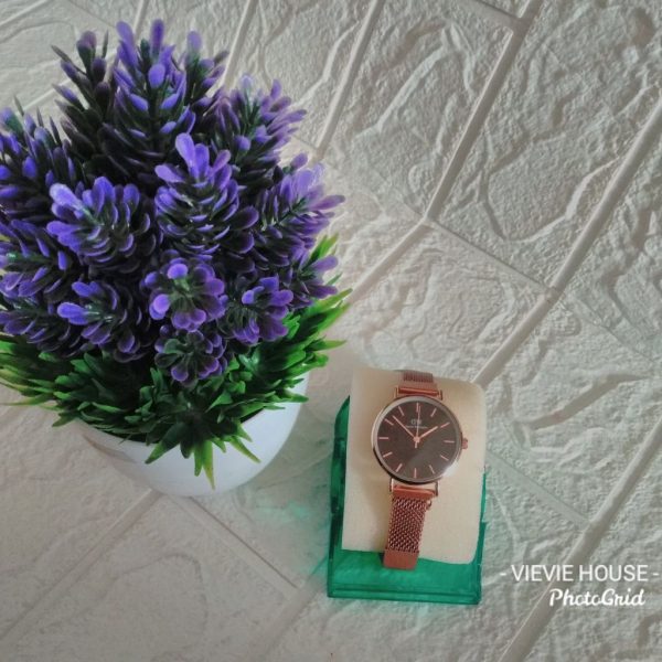 ini adalah Jam Magnet Rosegold Hitam, size: 3cm, material: stainlessteel, color: yellow rosegold, brand: Jamtangankalitidu, age_group: all ages, gender: unisex