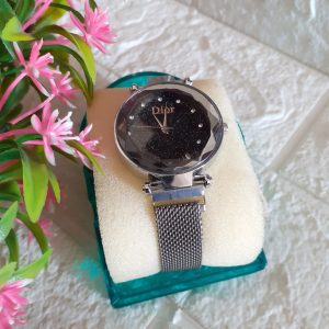 ini adalah Jam Magnet Silver, gender: female