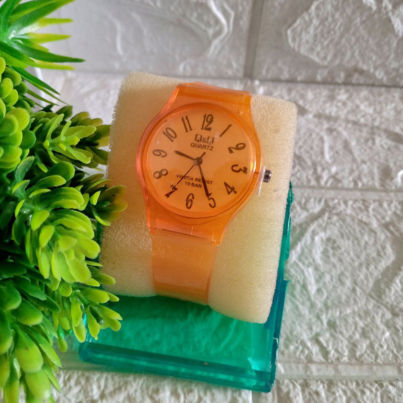 ini adalah Jam Transparant Oren, size: 4.5cm, material: rubber, color: orange, brand: Jamtransparankalitidu, age_group: all ages, gender: unisex