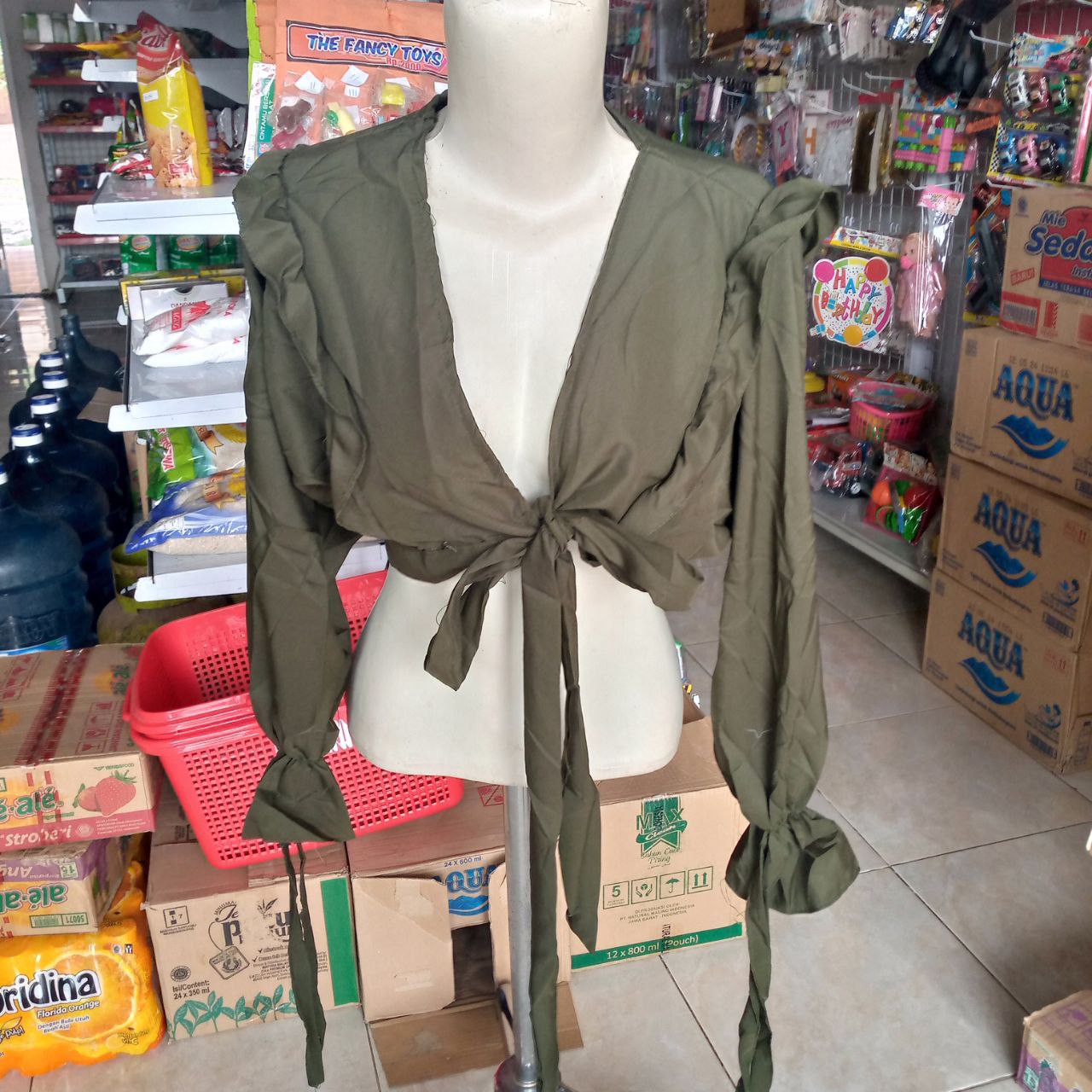 ini adalah Outer Cardy Miranti Army, size: LD 110cm, material: twiscone, color: green Army, brand: outermiracardy, age_group: all ages, gender: female