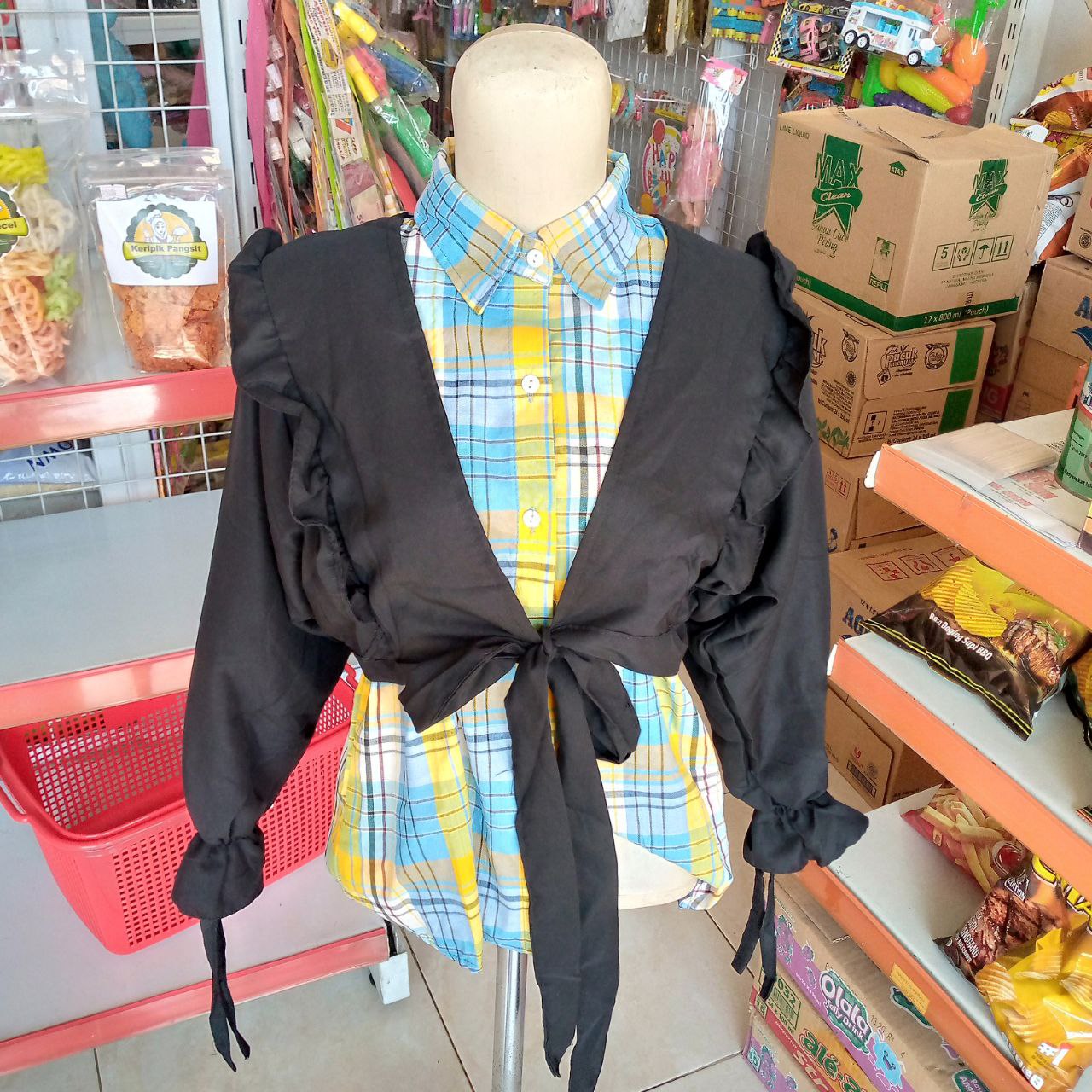 ini adalah Outer Cardy Miranti Hitam, size: LD 110cm, material: twiscone, color: black, brand: outftmirady, age_group: all ages, gender: female