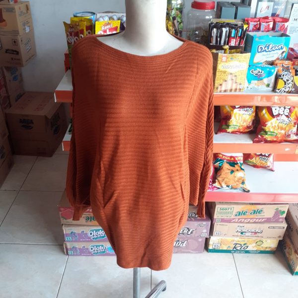 ini adalah Rajut Batwing Coral, size: P66cm, P.lengan 60cm, Lingkar baju bawah 100cm, material: wol, color: orange coral, brand: Rajutbatwingkalitidu, age_group: all ages, gender: female