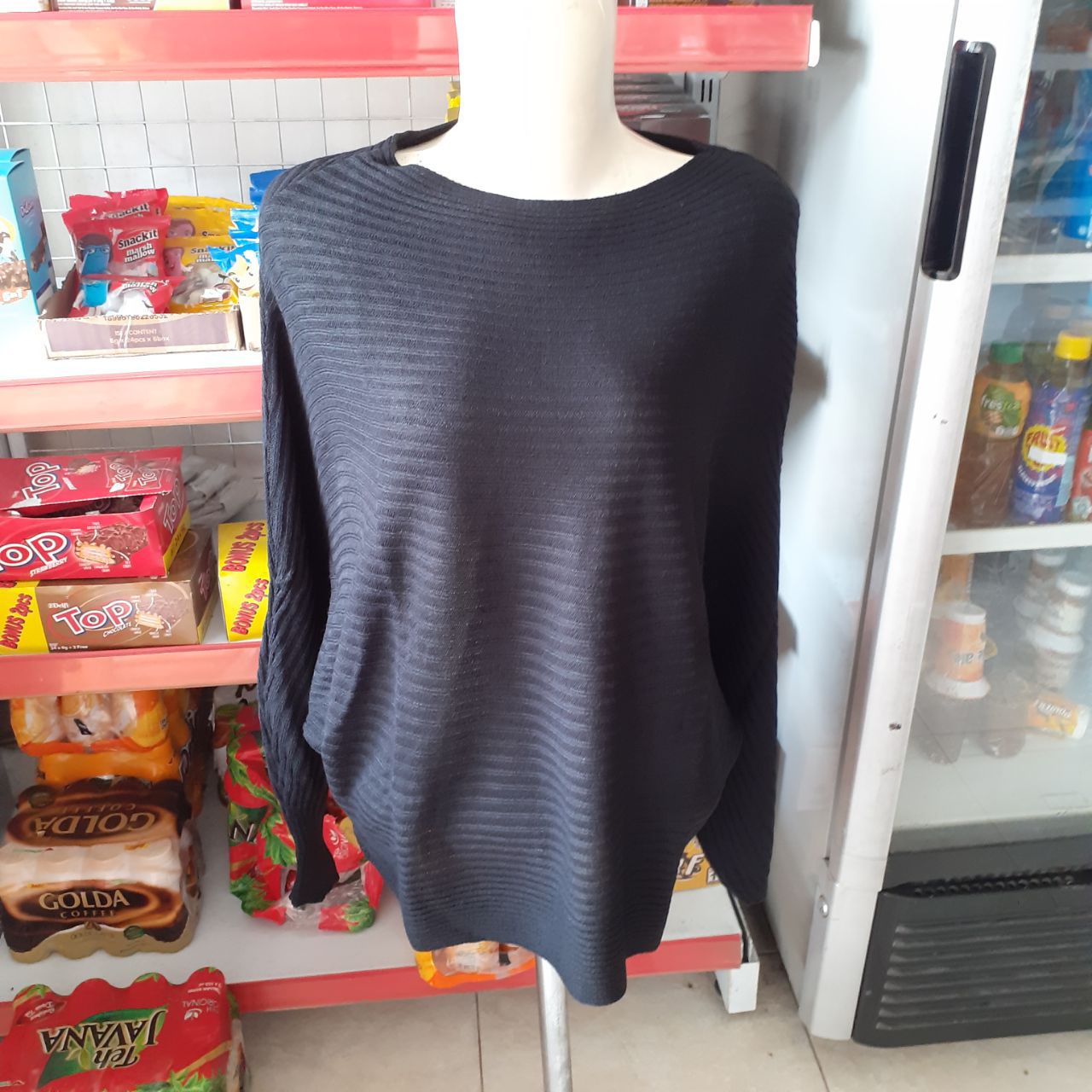ini adalah Rajut Batwing Hitam, size: P66cm, P.lengan 60cm, Lingkar baju bawah 100cm, material: wol, color: black, brand: Rajutbatwingkalitidu, age_group: all ages, gender: female