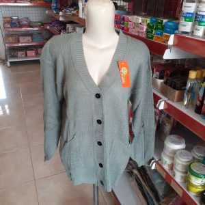 ini adalah Rajut Cardy Merisa Abu Muda, size: Extra Large, material: Knitt, color: Light Grey, brand: Rajut, age_group: all ages, gender: female