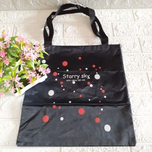 ini adalah Tote Bag Stari Hitam, size: 40cm x 35cm, material: canvas, color: black, brand: Toteminimaliskalitidu, age_group: all ages, gender: female