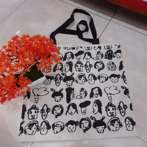 ini adalah Tote Face, size: 40cm x 33cm, material: Dinir, color: Chocho Milk, brand: Tasmurahkalitidu, age_group: all ages, gender: female