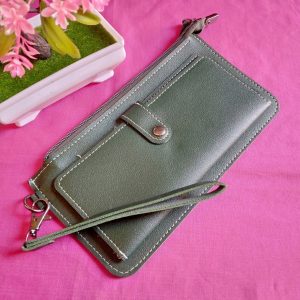 ini adalah Dompet Panjang Letali Army, size: 21cm x 11.5cm, material: synthetic, color: green army, brand: Dompetletalikalitidu, age_group: all ages, gender: female