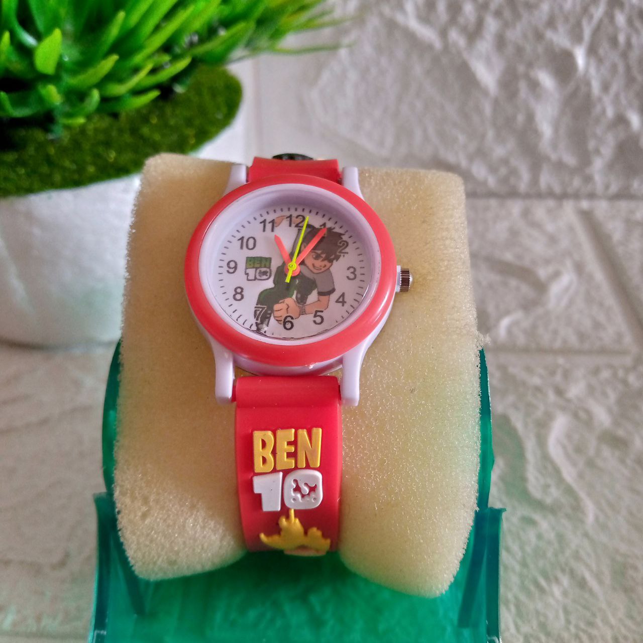 ini adalah Jam Anak Karakter Ben10, size: 2.8cm, material: rubber, color: blue, brand: Jamanakkarakterkalitidu, age_group: all ages, gender: unisex