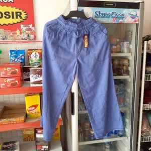 ini adalah Kulot Jeans Non Rawis, size: Long 87cm, material: Jeans washed, color: light blue, brand: Kulotjeanskalitidu, age_group: all ages, gender: female