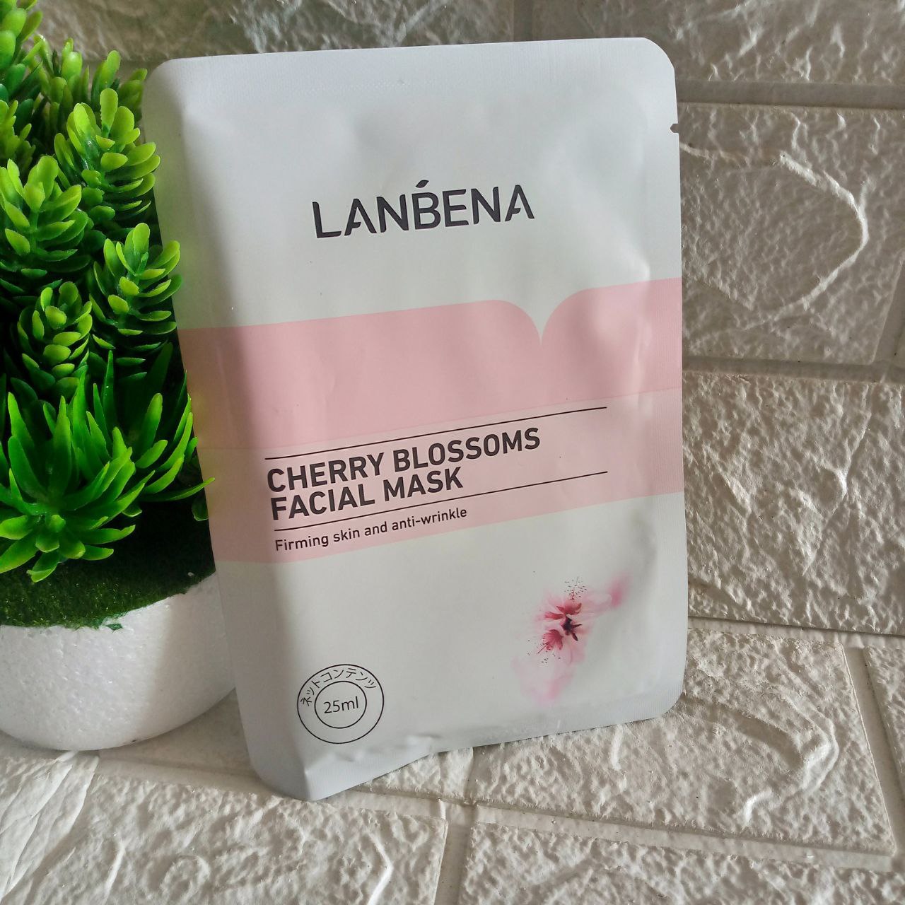 ini adalah Lanbena Mask Cherry, brand: lanbena, age_group: adult, gender: unisex