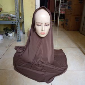ini adalah Jilbab Sport Jumbo Milo, size: 69cmx80cm, material: jersey, color: chocholate milo, brand: Jilbabsportkalitidu, age_group: adult, gender: female