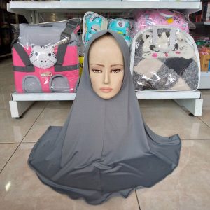 ini adalah Jilbab Sport Jumbo Abu, size: 69cmx80cm, material: jersey, color: grey, brand: Jilbabsportkalitidu, age_group: adult, gender: female