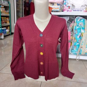 ini adalah Rajut Kancing Pelangi Maroon, size: L, material: Knitt, color: Red Maroon, brand: Rajut cardy kalitidu, age_group: adult, gender: female