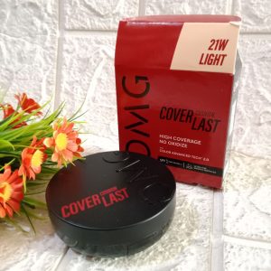 Ini adalah OMG Cushion 21W Light brand: OMG, age_group: all ages, gender: female, capacity: 15ml, ingredients: Aqua, Isododecane, Ethylhexyl Methoxycinnamate, Butylene Glycol, Phenyl Trimethicone, Diphenylsiloxy Phenyl Trimethicone, Cetyl PEG/PPG-10/1 Dimethicone, Glycerin, Isohexadecane, Polybutene, Trimethylsiloxysilicate, Disteardimonium Hectorite, Talc, C30-45 Alkyl Dimethicone, Sorbitan Oleate, Stearic Acid, Magnesium Sulfate, Titanium Dioxide, Phenoxyethanol, Dimethicone, Ethylhexylglycerin, Propylene Carbonate, Triethoxycaprylylsilane, Polyhydroxystearic Acid, Synthetic Fluorphlogopite, Aluminum Hydroxide, 1,2-Hexanediol, Caprylyl Glycol, VP/Eicosene Copolymer, Polymethyl Methacrylate, Allantoin, Boron Nitride, Silica, Disodium EDTA, Fragrance, Dimethiconol Stearate, Tocopheryl Acetate, BHT, Simmondsia Chinensis Seed Oil, Tocopherol,